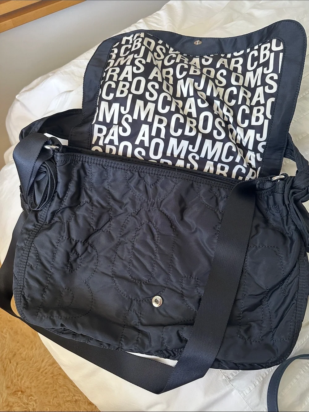 Messenger bag with laptop slip